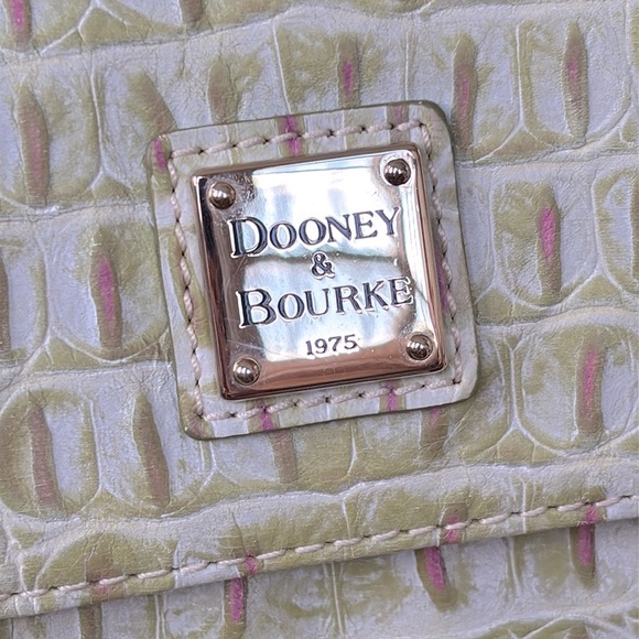 Brand New Dooney & Bourke Crocodile Embossed Leather Green Crossbody Purse - Picture 4 of 16